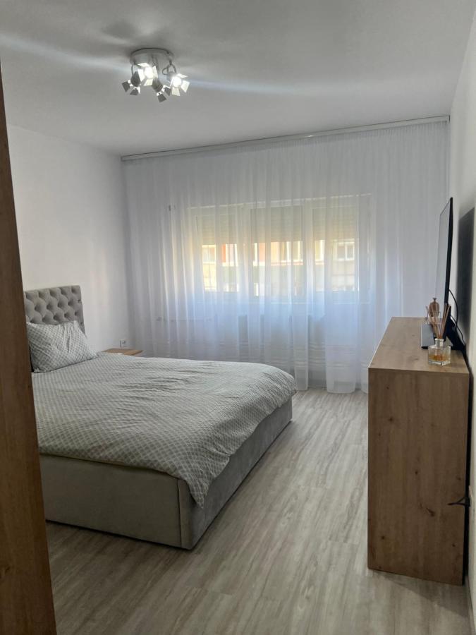 Apartament Tudor Орадя Екстер'єр фото