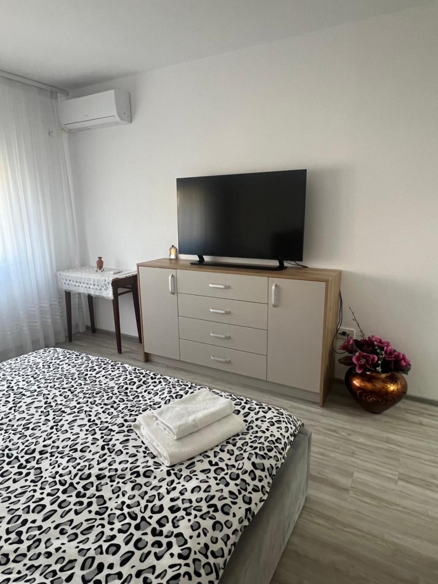 Apartament Tudor Орадя Екстер'єр фото